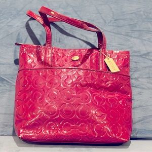 Authentic Coach Peyton Patent Leather Logo Embossed Medium Shoulder Bag  Purse